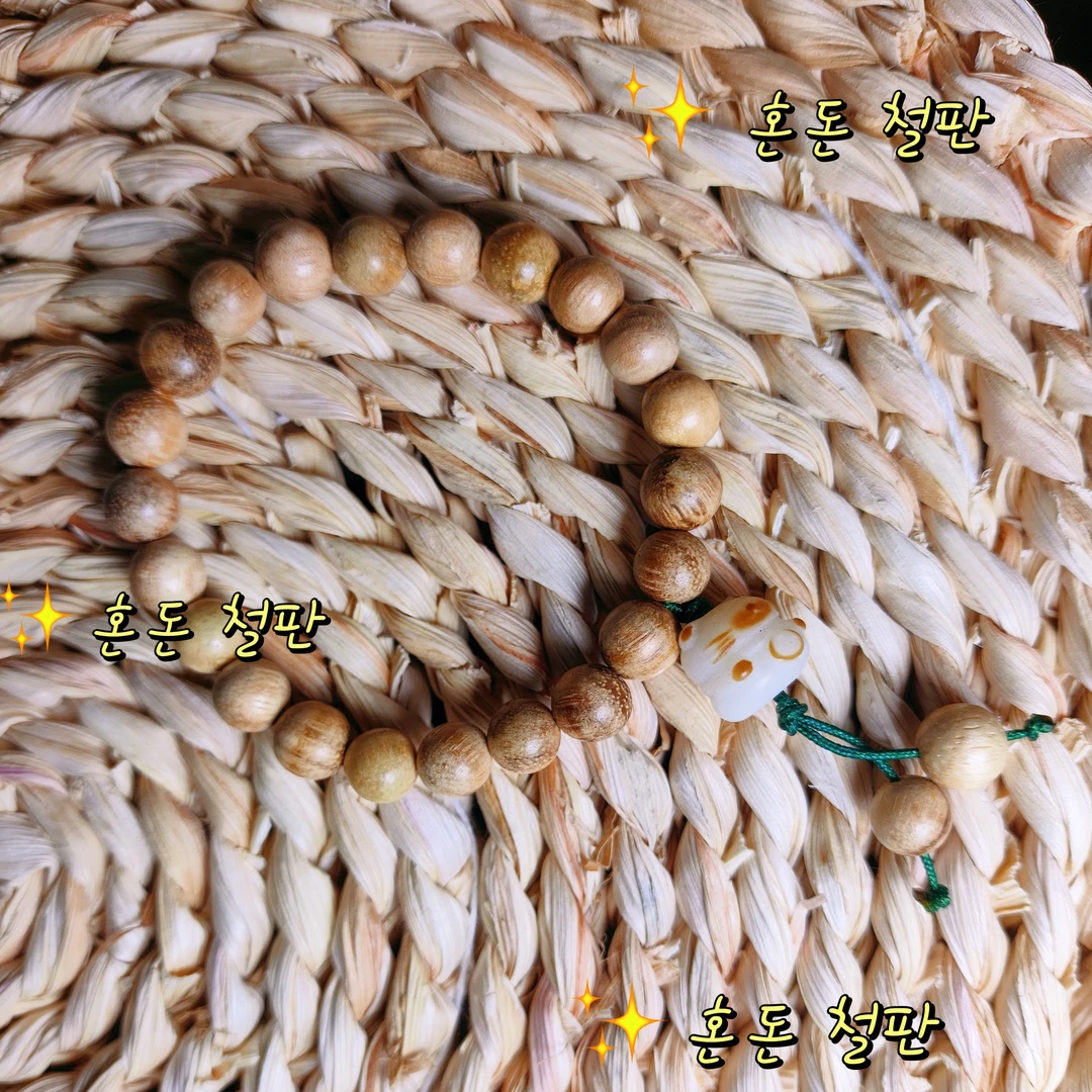 2025创意猫饰檀木手串女款时尚暖棕白色女士国风