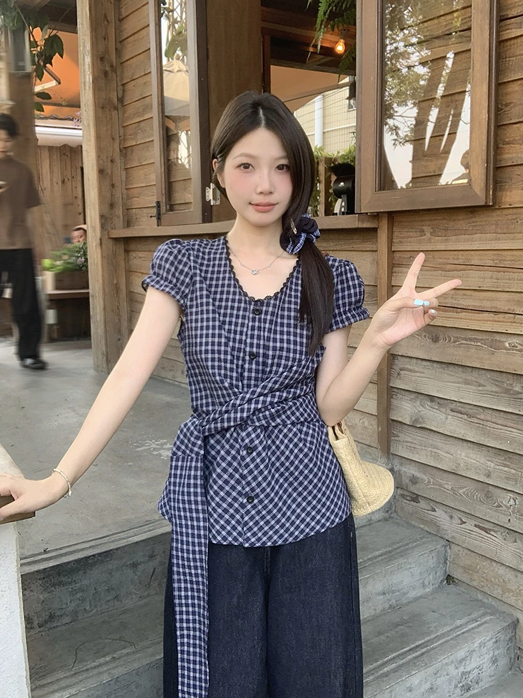 大码胖mm复古格纹蕾丝边v领短袖衬衫女2025夏季显瘦绑带上衣