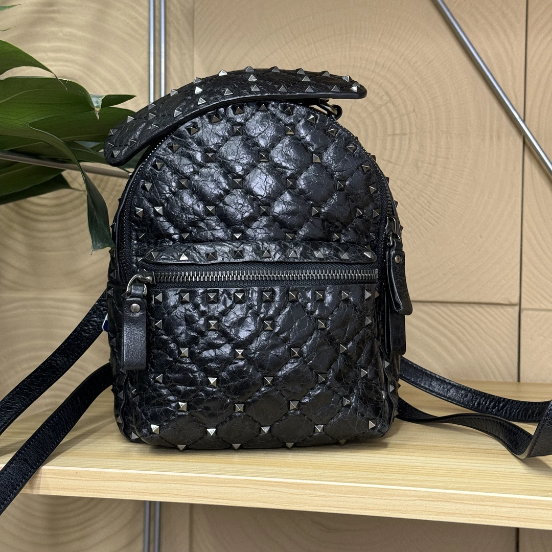 95新 Valentino/华伦天奴 达达/黑色铆钉小号双肩包