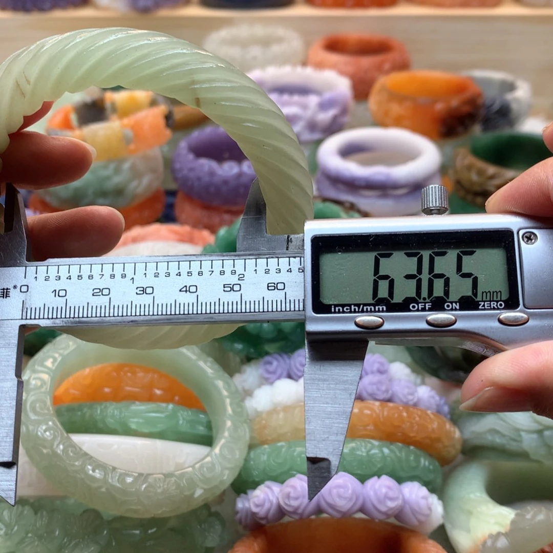 未镶嵌手镯石英质玉