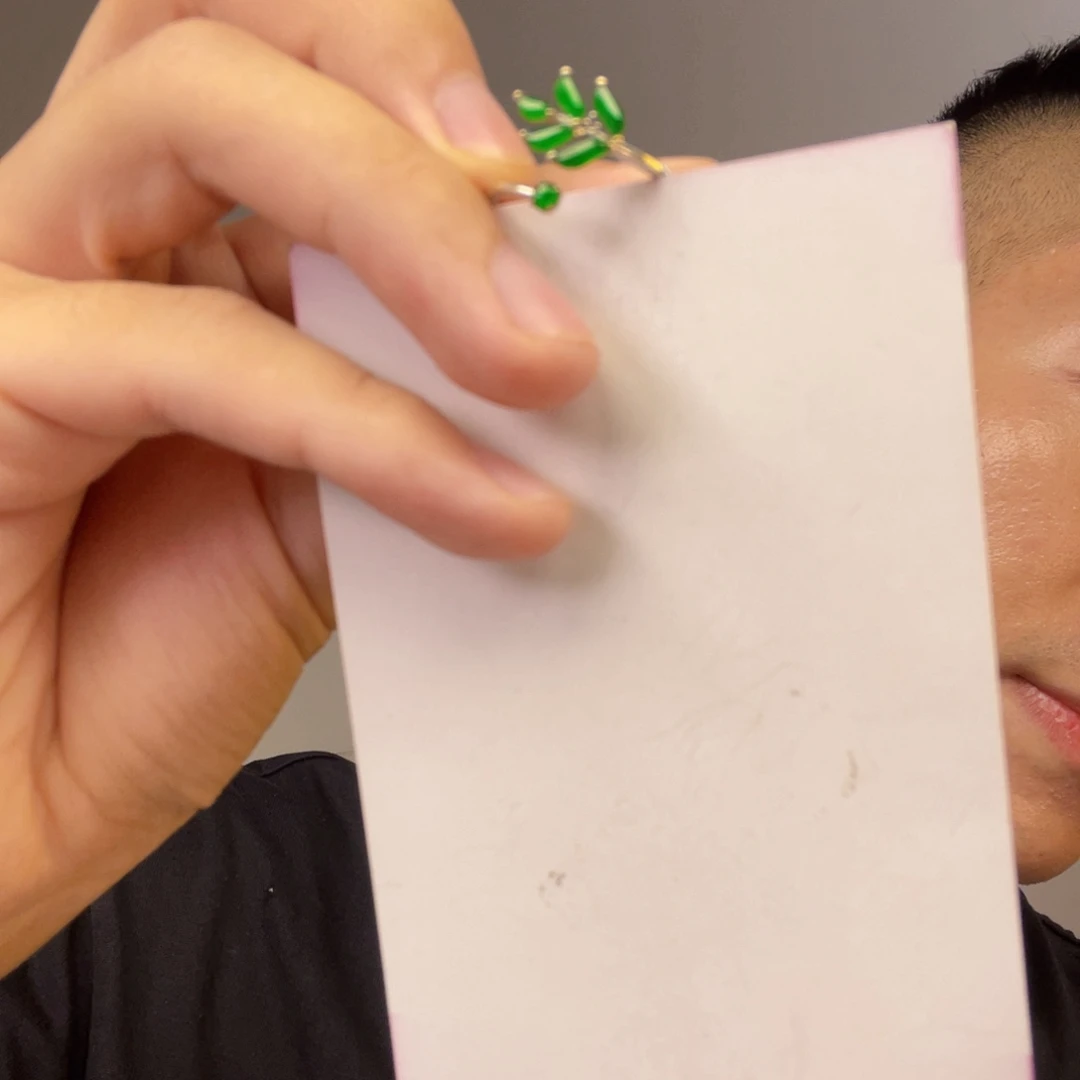 x***d翡翠18K金镶嵌颈饰一件