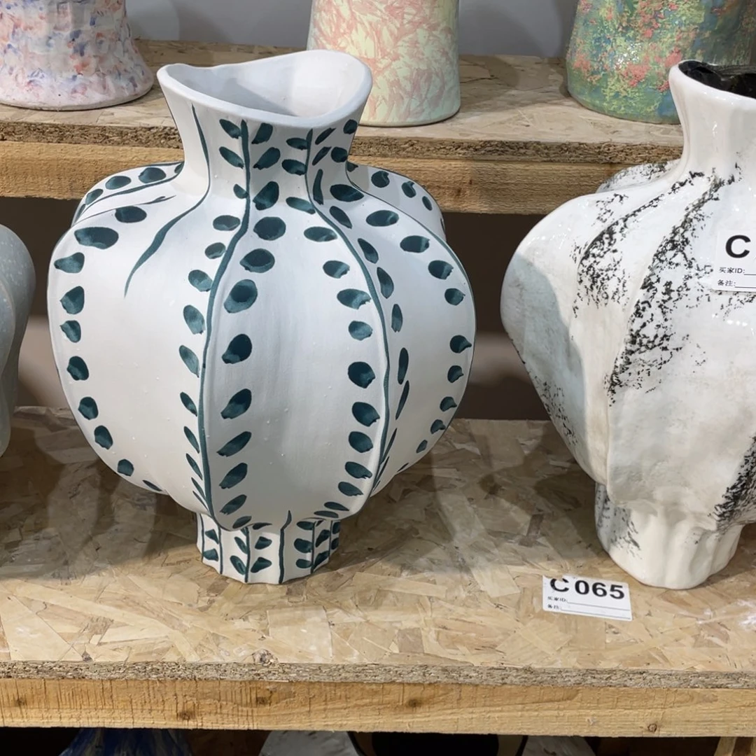 白泥花瓶景德镇陶瓷艺术研究院