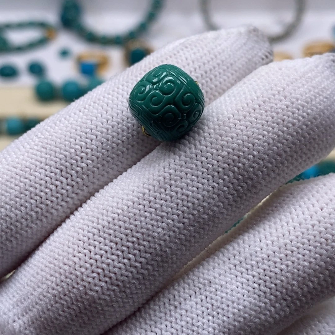 雨***泪绿松石未镶嵌珠宝奇石