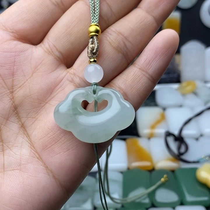 ****星石英质玉未镶嵌颈饰