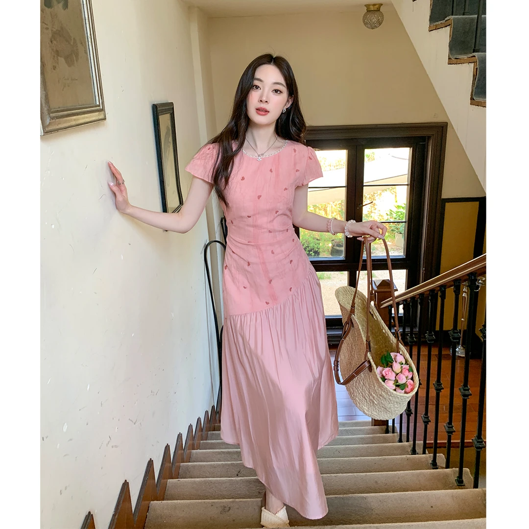 GERTCOREL2025新款夏季法式显瘦梨型身材糖果粉显白减龄连衣裙女