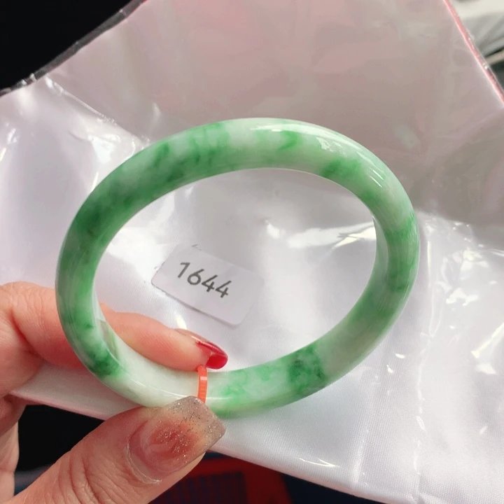 翡翠手镯（贵妃镯）未镶嵌