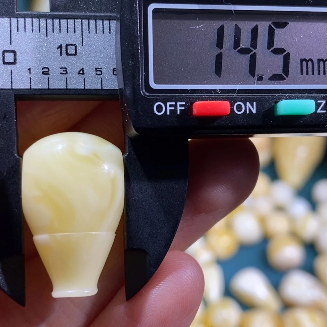 蜜蜡裸石未镶嵌配饰