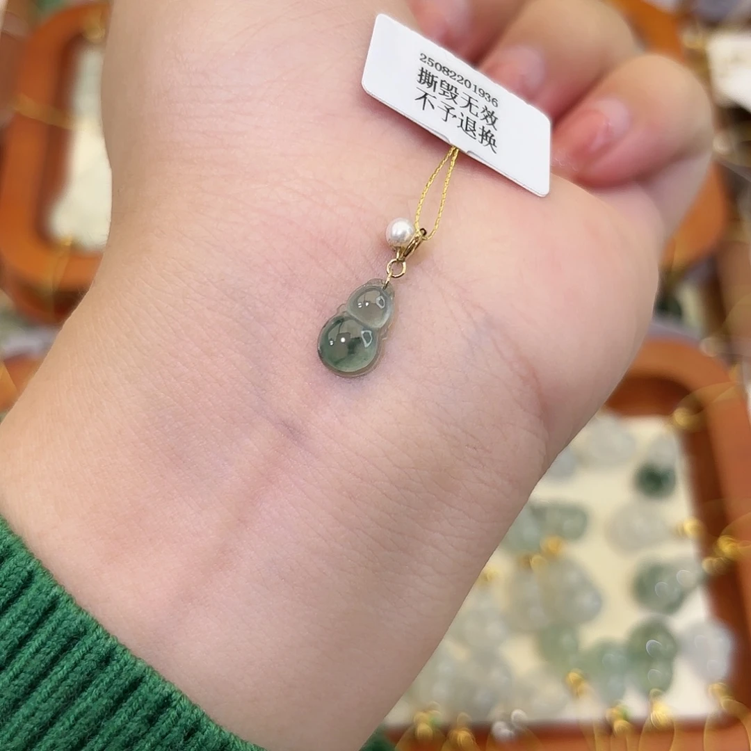 我***嘛翡翠18K金镶嵌颈饰葫芦