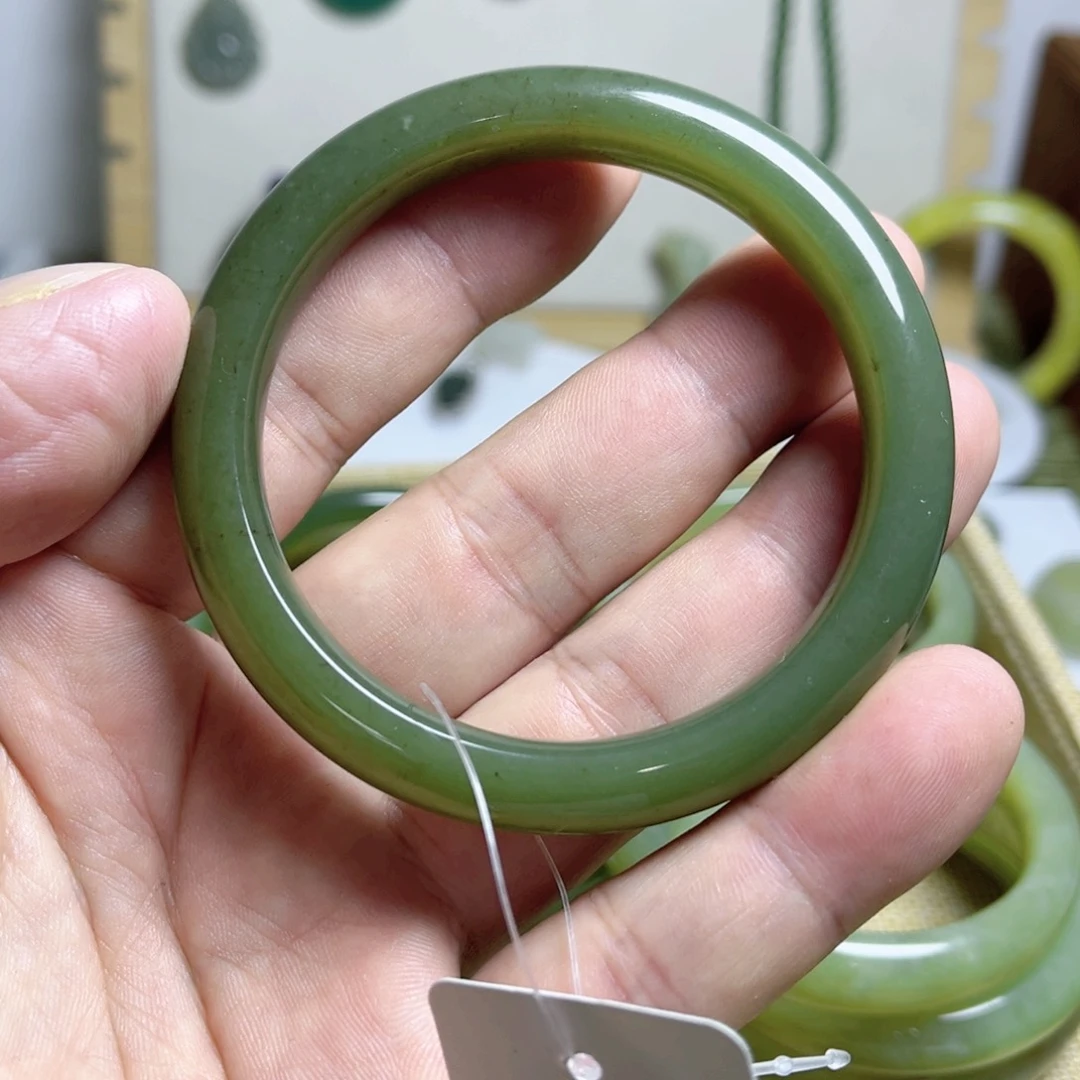 和田玉（糖玉）手镯未镶嵌走***光