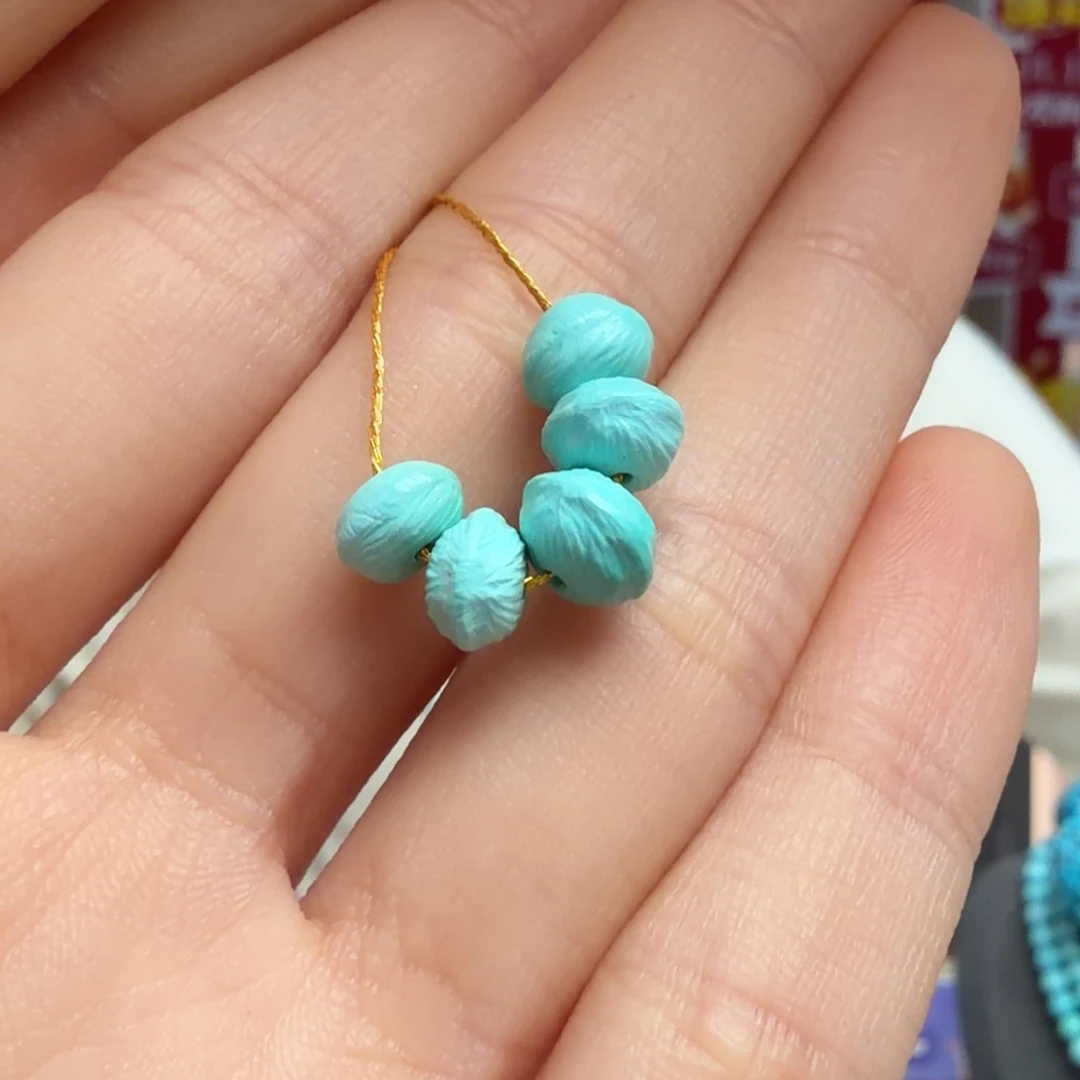 绿松石未镶嵌颈饰