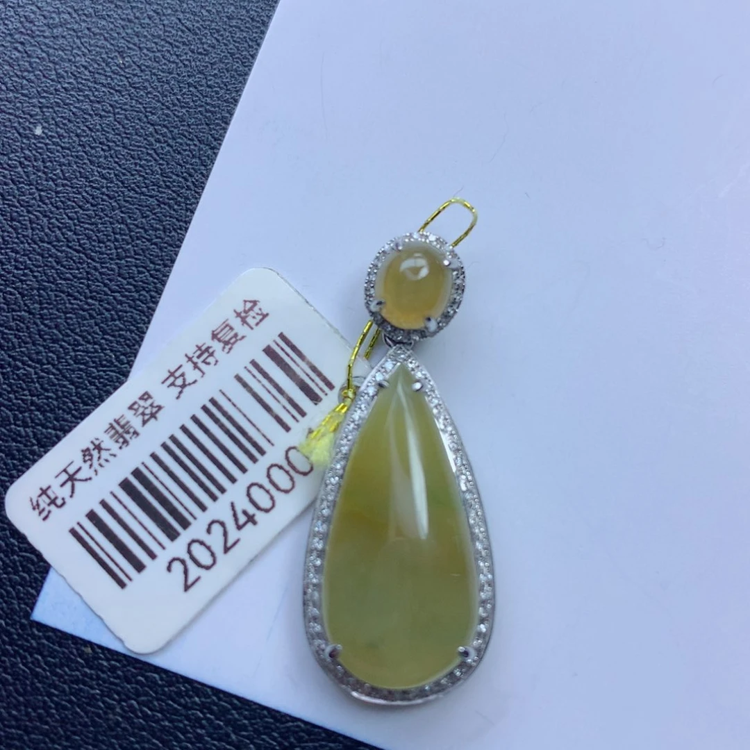 翡翠颈饰未镶嵌水滴