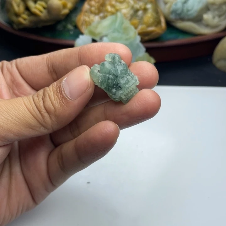 定制翡翠未镶嵌龙头