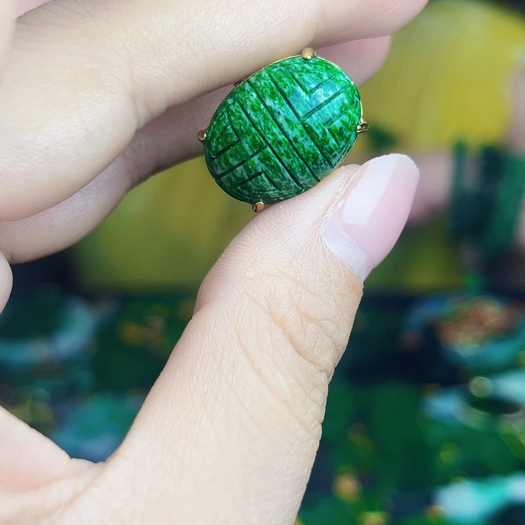 翡翠未镶嵌颈饰多样性