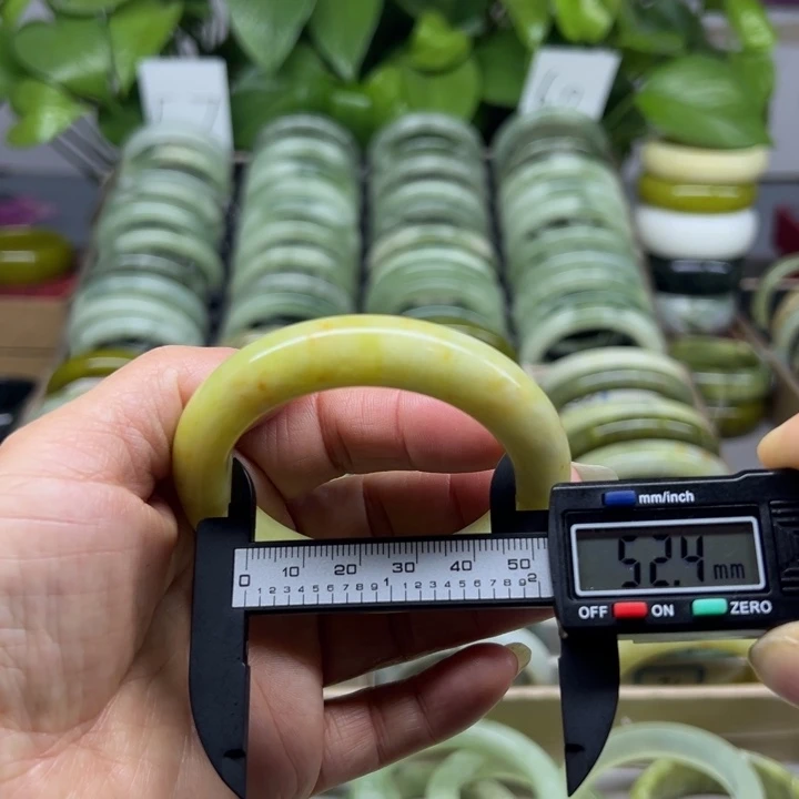 蛇纹石玉未镶嵌手镯41
