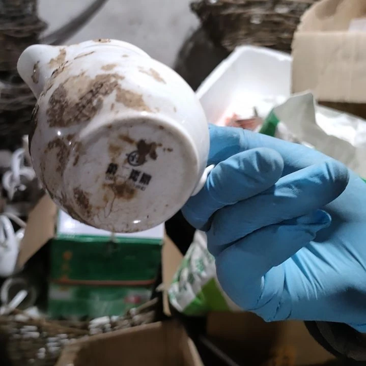 摆件盘子碗茶壶啥都有