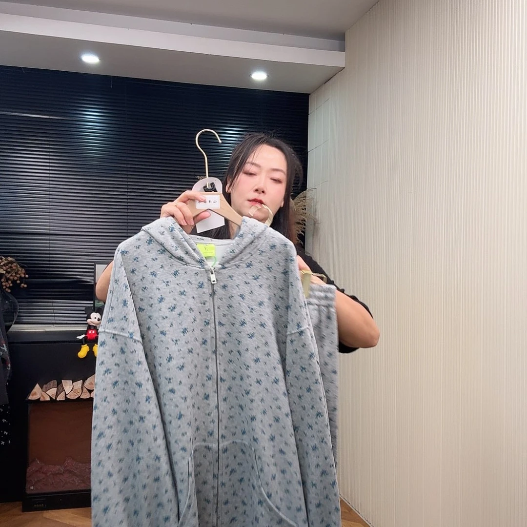 灰色碎花卫衣开衫套装