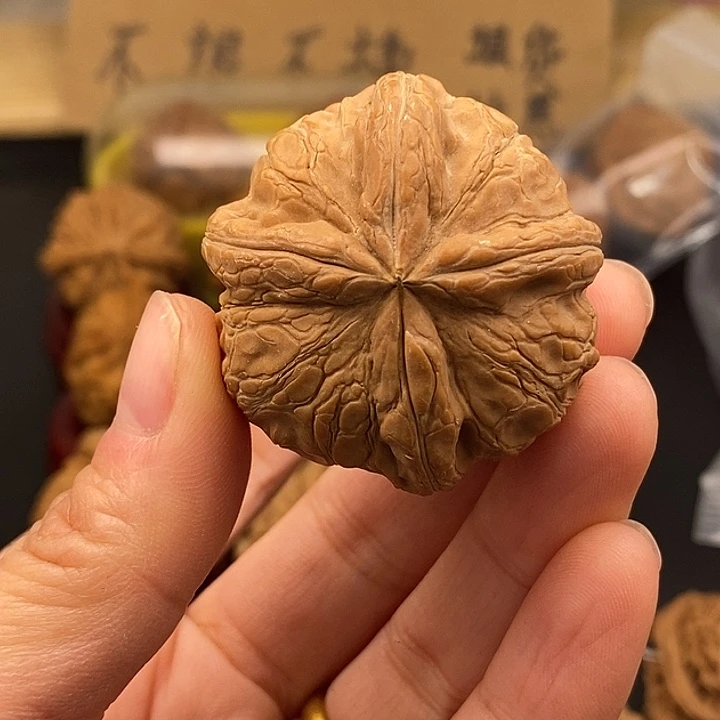 墨***文玩核桃吊坠磕碰棱不到底不退不换