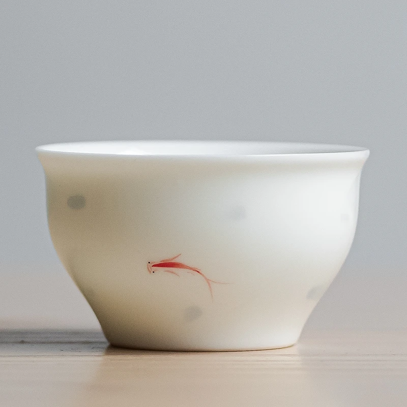 羊脂玉白瓷手绘小鱼小缸杯功夫茶具主人杯家用品茗杯釉下彩喝茶杯