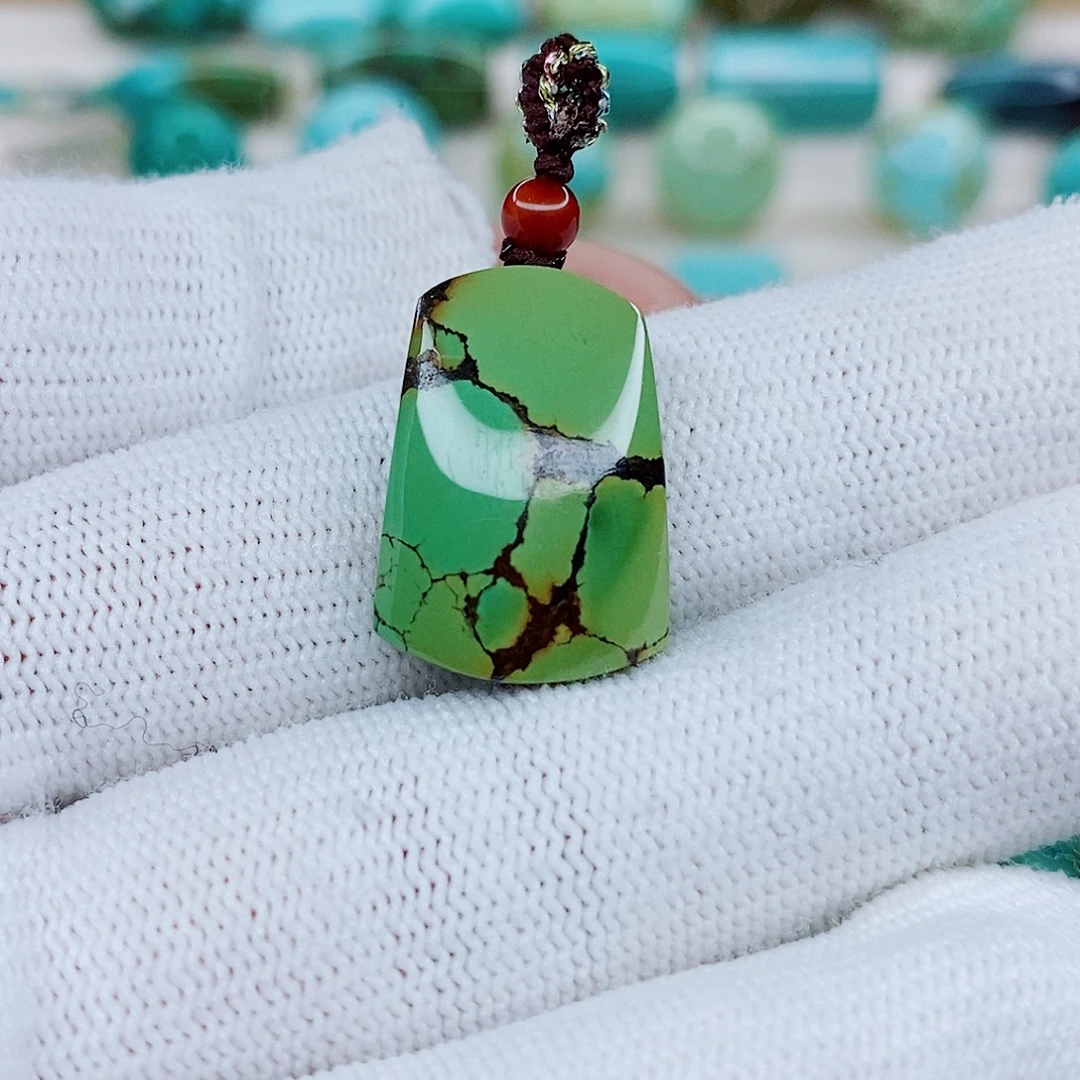 绿松石未镶嵌颈饰