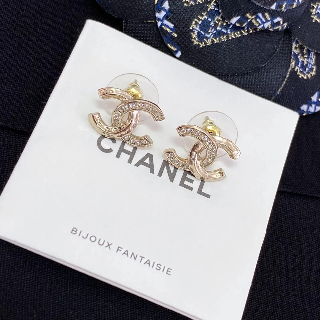 未使用 Chanel/香奈儿 耳钉小号半钻半浮雕精致时尚