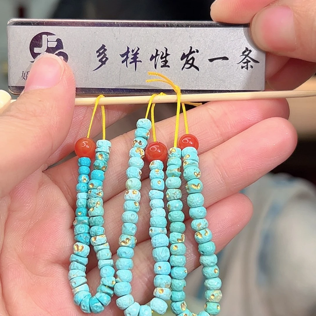 南红玛瑙未镶嵌珠宝奇石发一件，多样性发货