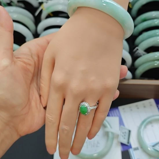 翡翠未镶嵌手镯翡翠手镯宠粉节捡漏王565758圈口可以戴