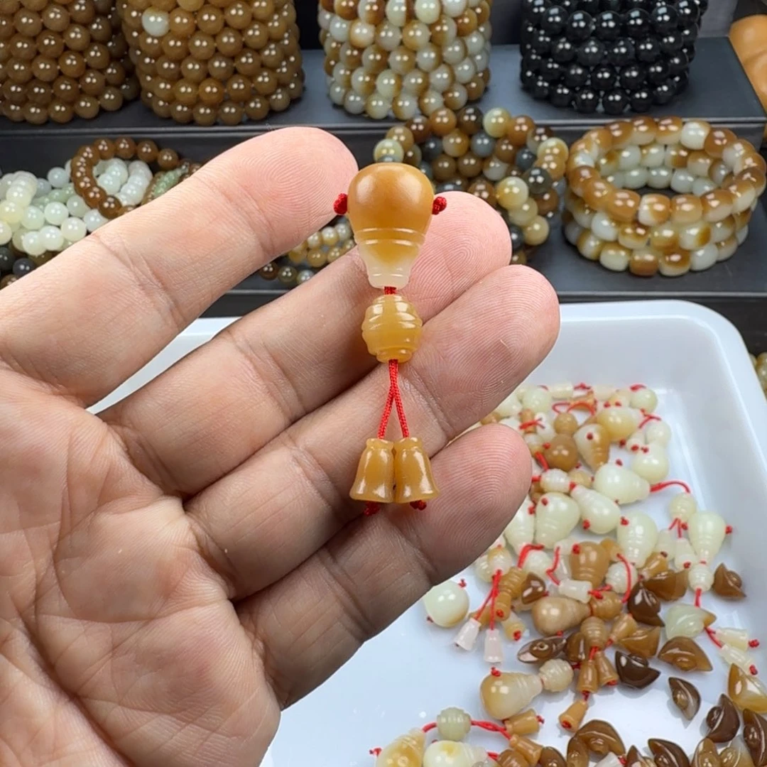 ****水和田玉未镶嵌颈饰
