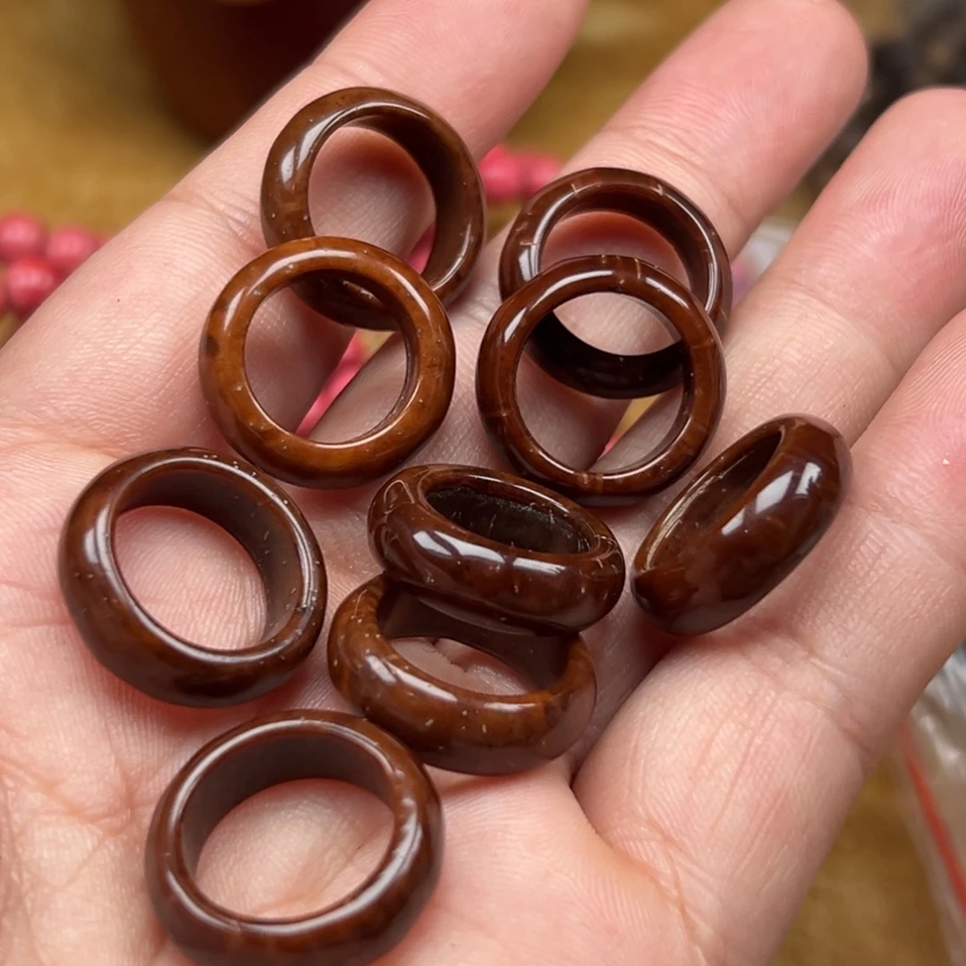 只买单纯的吊坠，没带链子，属的性质。