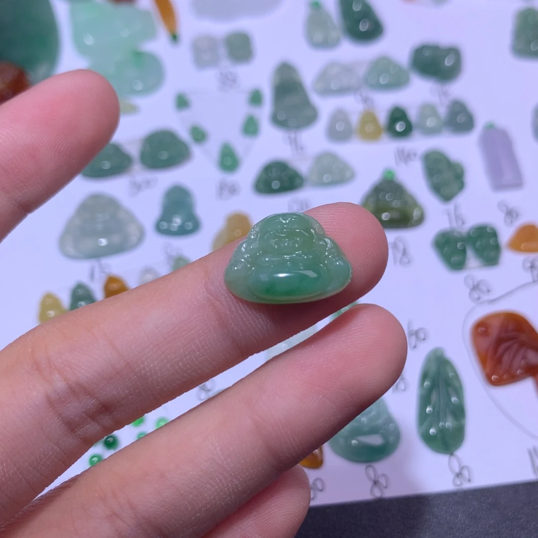 翡翠未镶嵌挂件佛