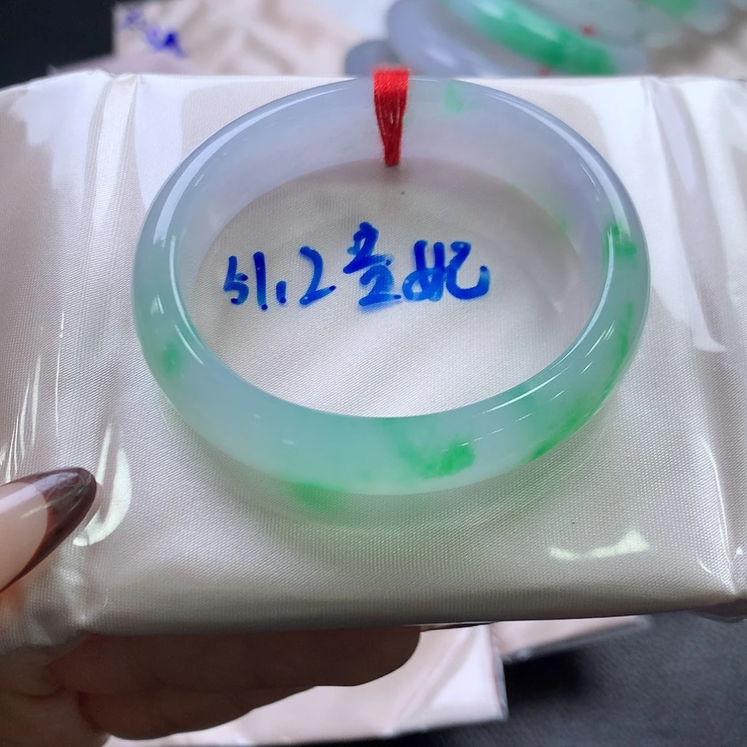 翡翠未镶嵌手镯（贵妃镯）18号阳绿 对标二开