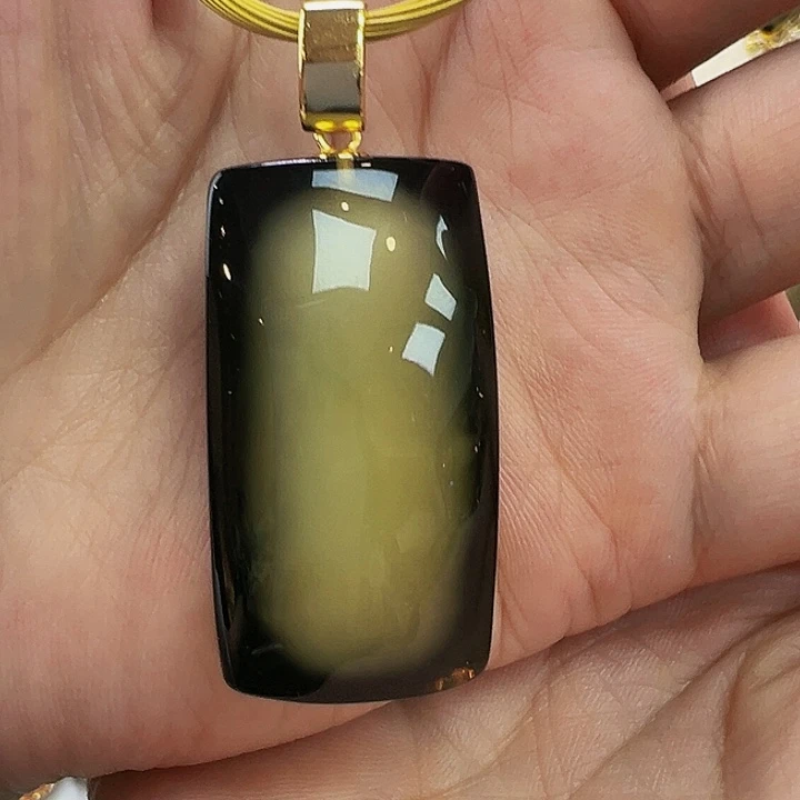 未镶嵌琥珀珠宝奇石