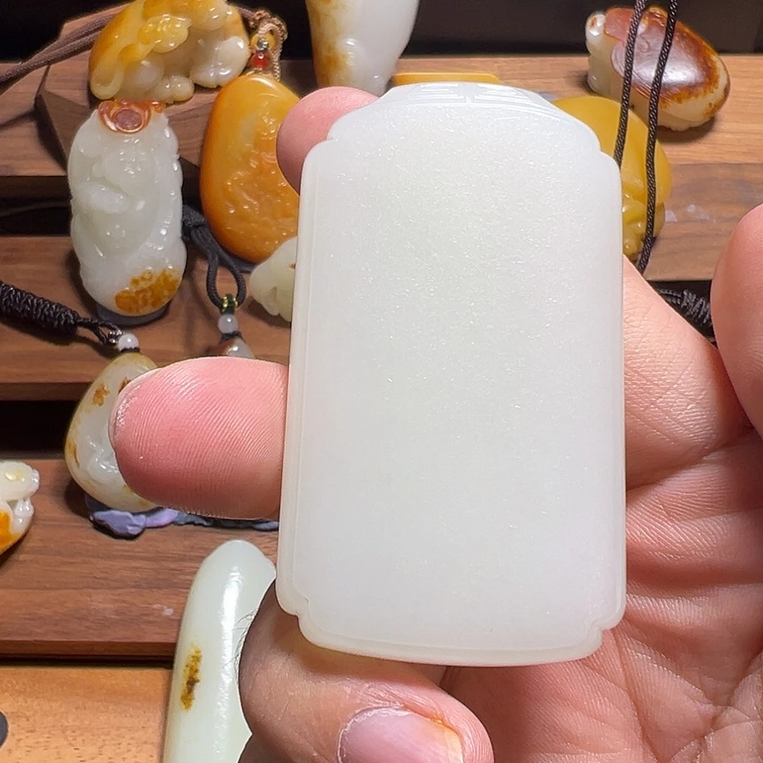 用***9和田玉未镶嵌颈饰