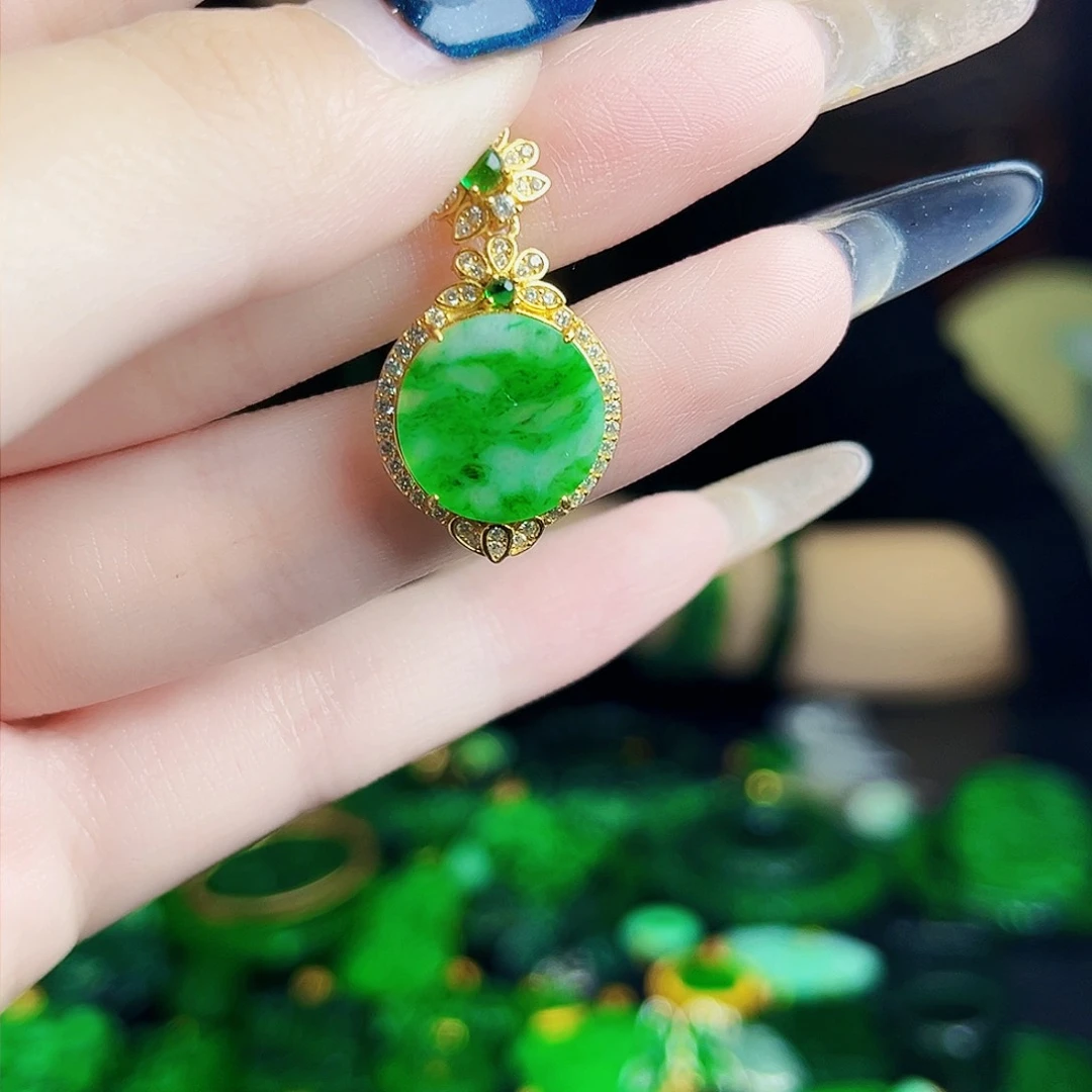 颈饰未镶嵌翡翠多样性