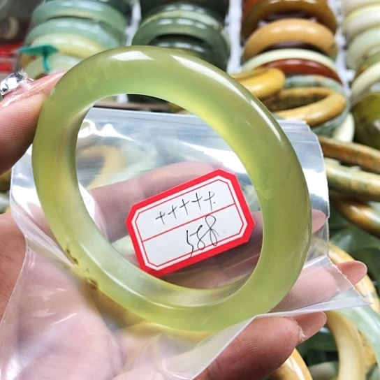 蛇纹石玉手镯未镶嵌+***+