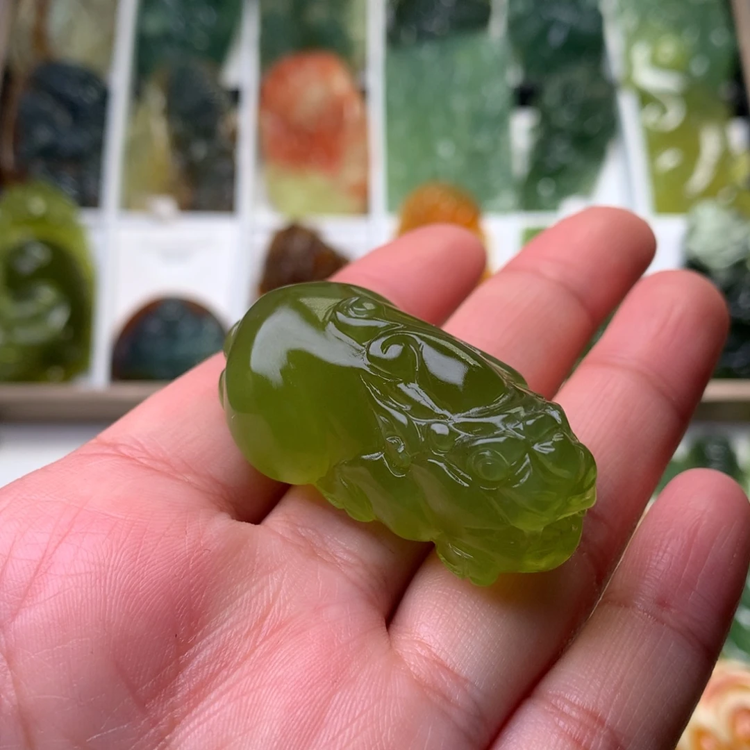 蛇纹石玉未镶嵌挂件貔貅