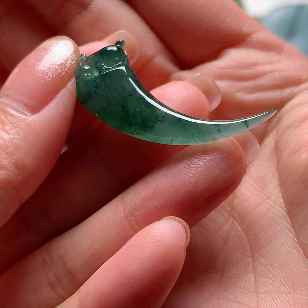 定制翡翠未镶嵌龙牙