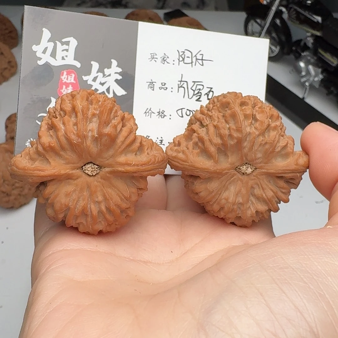 阳***仔桃核吊坠南疆石头