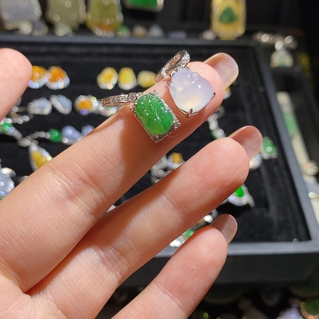 颈饰银S925镶嵌翡翠W***?天然翡翠