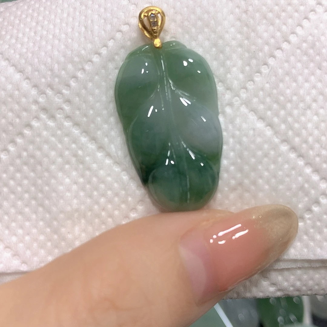 翡翠未镶嵌颈饰挂件