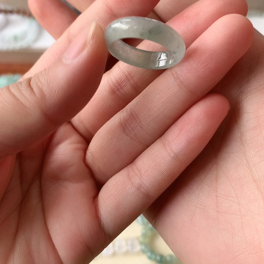 翡翠未镶嵌颈饰戒圈