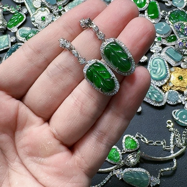 翡翠颈饰未镶嵌天然A货翡翠放漏