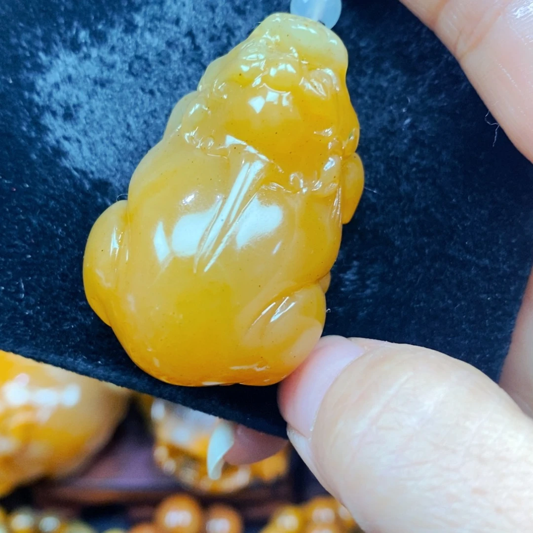 未镶嵌石英质玉（黄龙玉）颈饰