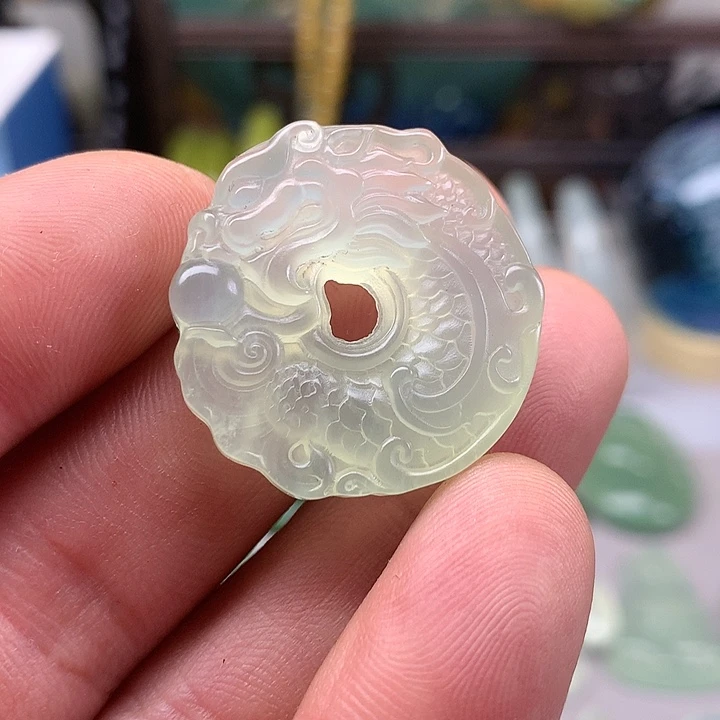 蛇纹石玉挂坠未镶嵌