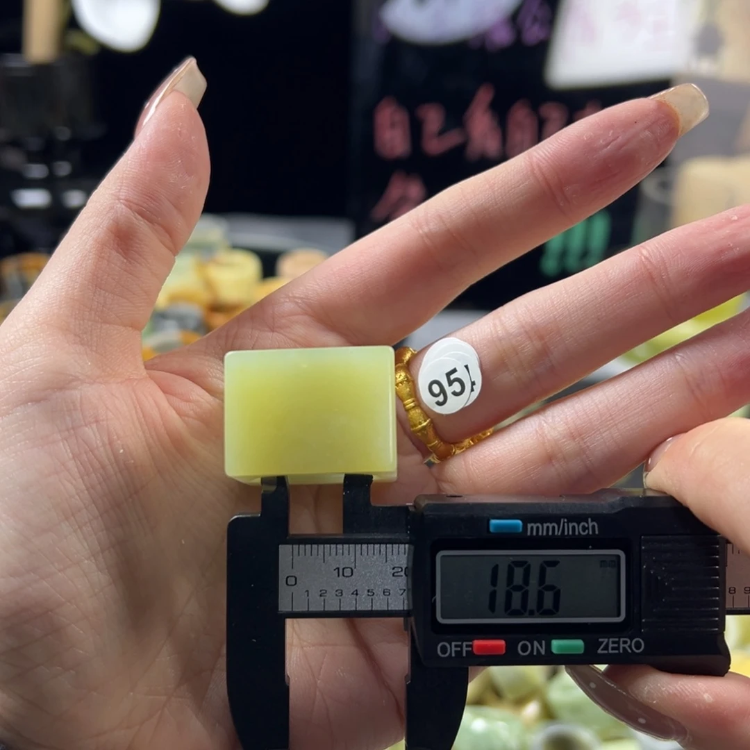 蛇纹石玉未镶嵌戒指