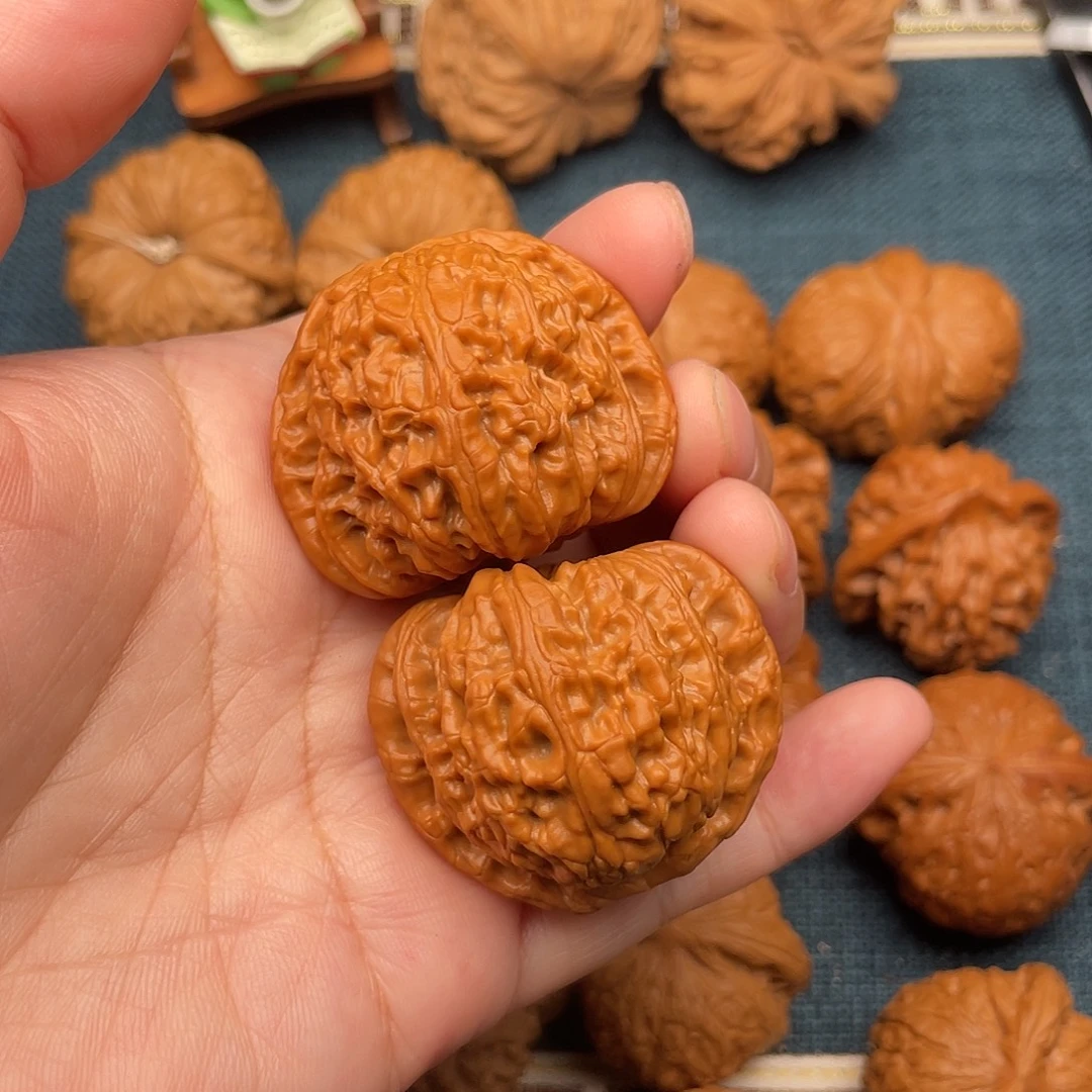 把件文玩核桃40.5毕业爆肉球白全品