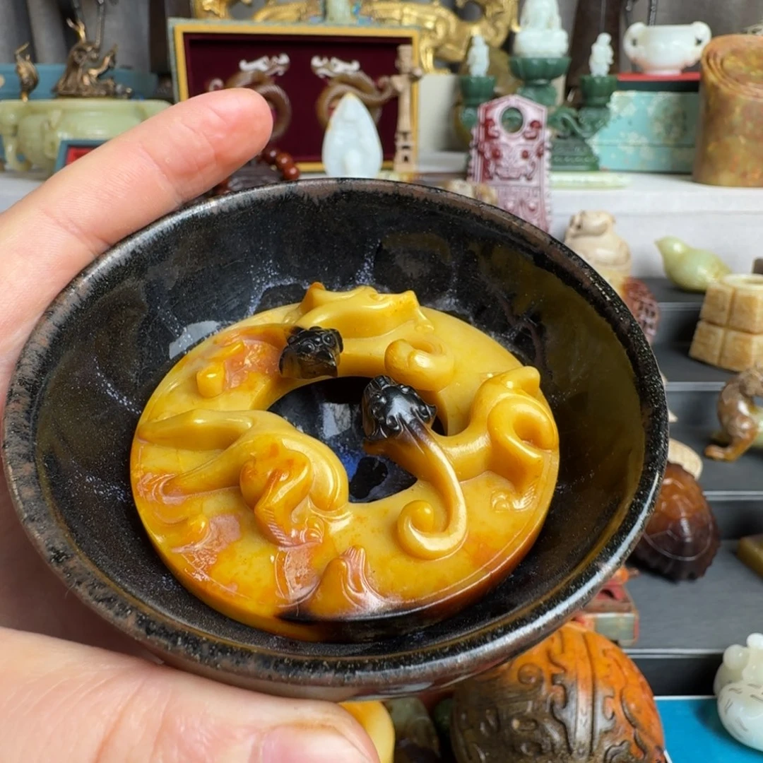 用****1和田玉的作品在世界各地引起轰动并获奖无数