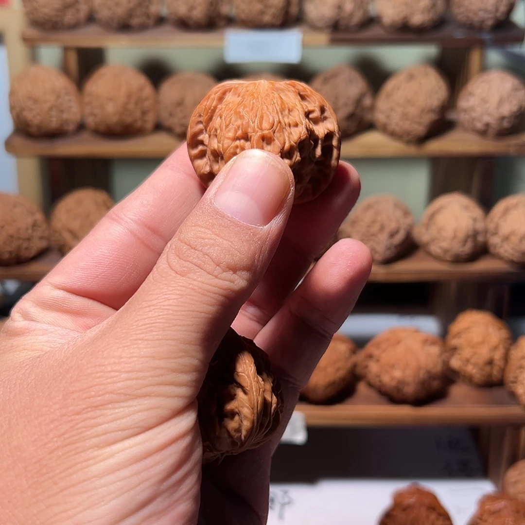 德*文玩核桃，正磨狮子头