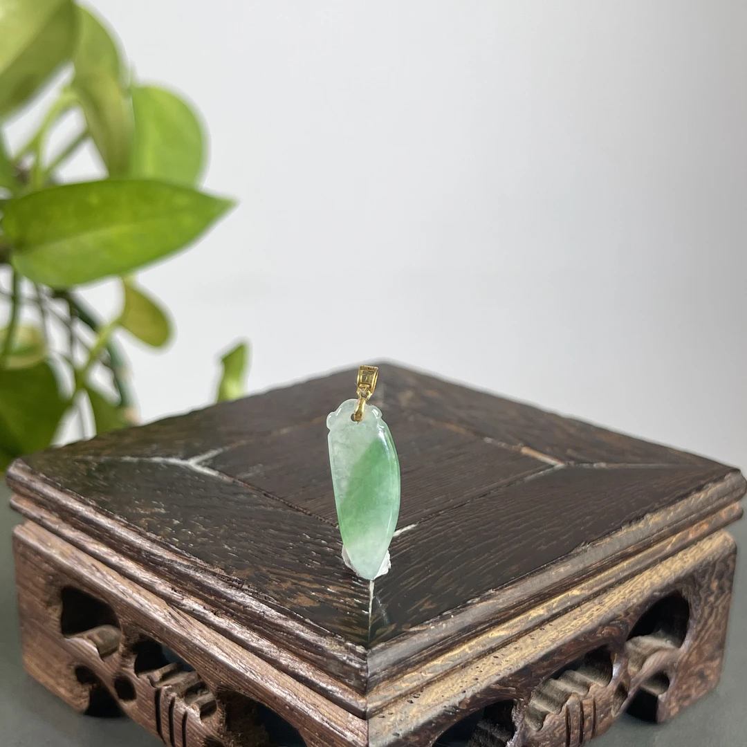 JYA20-06  天然缅甸A货翡翠  18K金扣福瓜