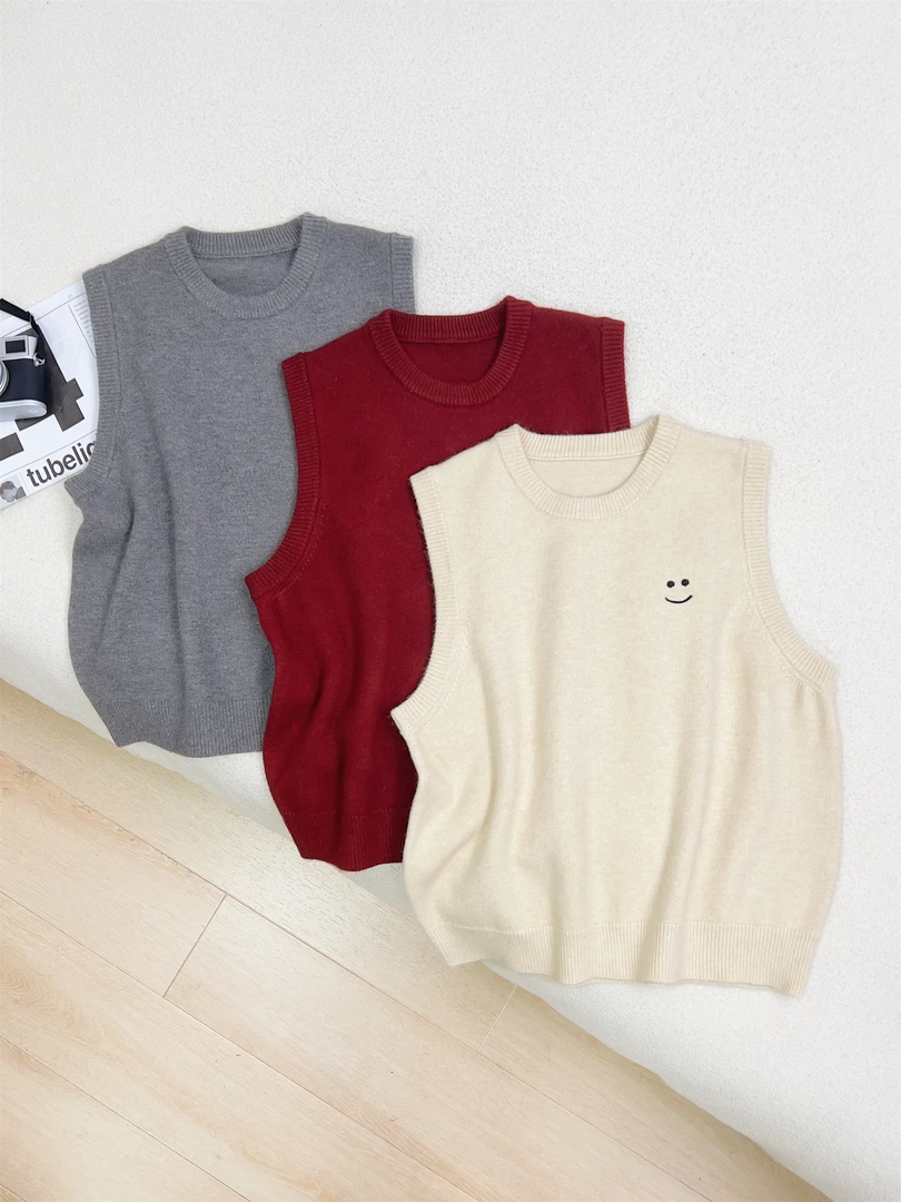 【女王洛克】韩版简约减龄笑脸刺绣针织马夹时尚百搭马甲LK81369