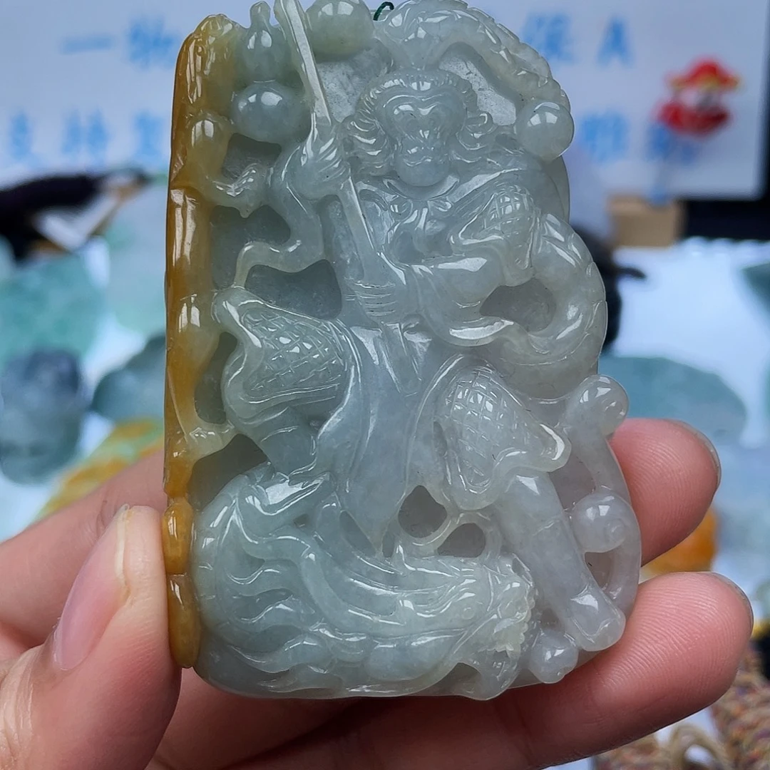 翡翠未镶嵌颈饰御龙悟空